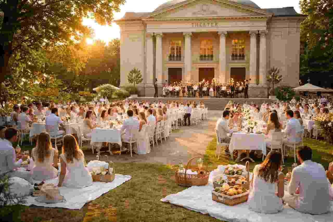 White-Dinner-Picknick mit Sommernachtskonzert